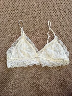 Talula Vintage Cream Lace Bralette with Scalloped Edging